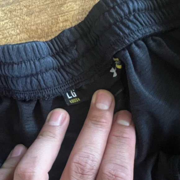 Under Armour Men's Black Shorts - Picture 3 of 3